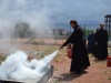 Крымские священники в рясах тушили огонь (фото+видео)
