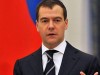 Медведев обязал чиновников летать в Крым