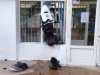 В окне севастопольской школы застрял скутер (фото)