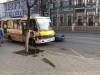 В центре Симферополя маршрутка сбила человека на остановке (фото)