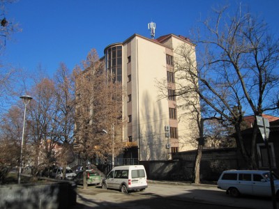 Офис находится на улице Казанской, 1а, справа от здания горисполкома Симферополя