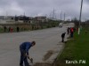 В Крыму школьников незаконно выгнали подметать оживленную дорогу