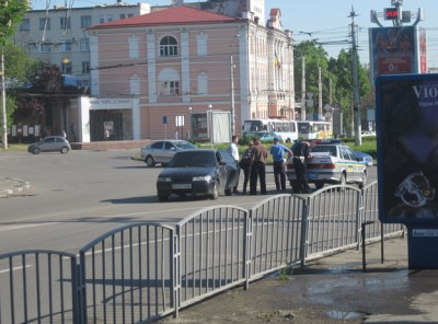 Патруль на площади Советской не только воздействует на маршрутки, но и ловит нарушителей ПДД