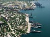 В Крыму в Севастопольской бухте обнаружили двухсантиметровый слой нефти