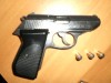 В Крыму владелец необычного пистолета пытался обмануть милицию