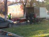 На улицу Горького в Симферополе наконец-то начали завозить обещанные урны и лавочки