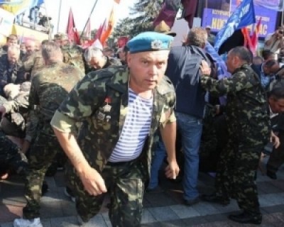 Штурм Кабмина в Киеве. Фото из интернета