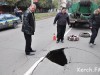 В Крыму под автомобилем провалилась дорога 