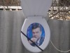 В Крыму Януковича "оформили" в сиденье от унитаза
