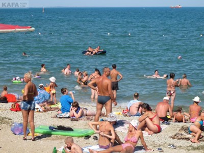 Сейчас вода в Феодосийском заливе существенно прогрелась, что потенциально повышает угрозу заражения кишечными инфекциями.