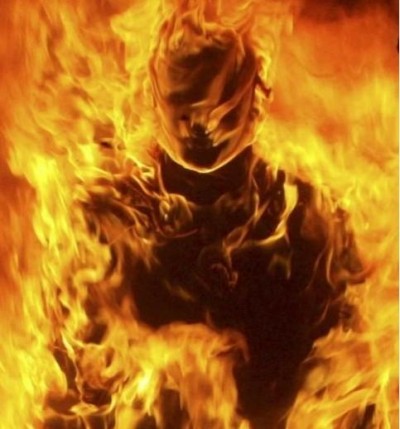 Мужчина в очереди в Симферополе поджег себя (фото из интернета)