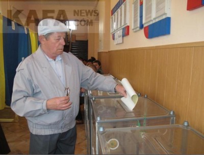 На выборах народных депутатов в Крыму с большим отрывом победили Партия регионов и ее кандидаты-мажоритарщики