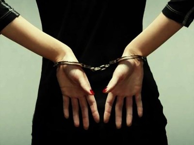 За попытку выхватить у продавца 11447 грн. донетчанка может получить 4 года колонии.