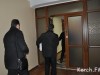 СБУ вынесла документы из крымской мэрии (фото)