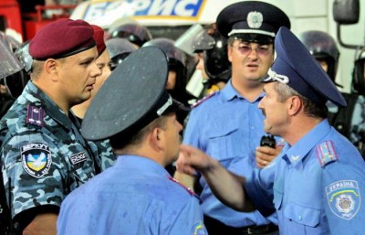Милиционеры в Крыму голодают? (фото из интернета)
