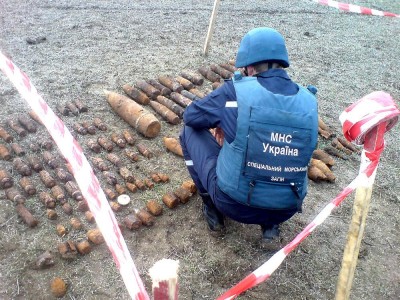 Сотрудники МЧС уничтожили в Феодосии 122 боеприпаса времен ВОВ (Фото предоставлено МЧС Крыма)
