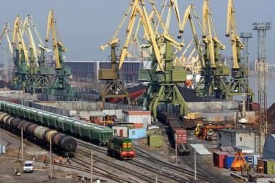 В Крыму закрывают торговый порт Керчи