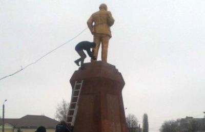В Ахтырке снесли Ленина (фото из интернета)