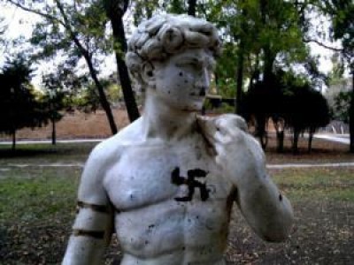 В Феодосии расплодились вандалы