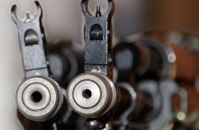В Крыму нашли сгоревшее авто с АК-47
