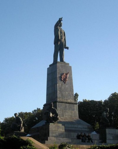 В Крыму наудйт охрану под памятник Ленину