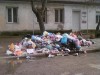 В Симферополе жительница через суд заставила убрать с улицы мусорные баки (фото)