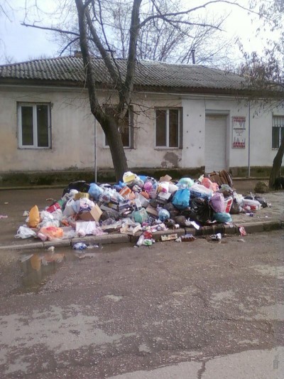 В Крыму по решению суда ликвидировали мусорные баки