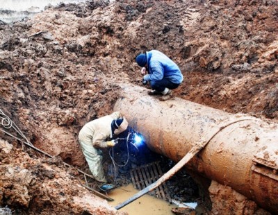Ведется реконструкция водовода в Приморском