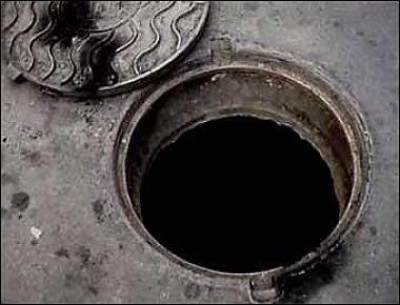 В Крыму сбили парня, вылезшего из канализации