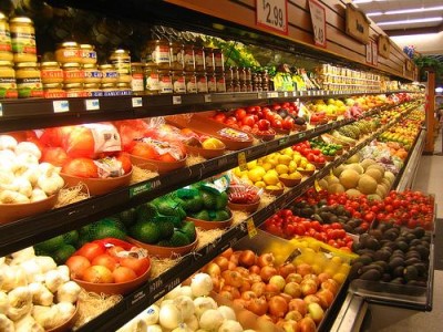 В Крыму нашли просроченные продукты в супермаркете