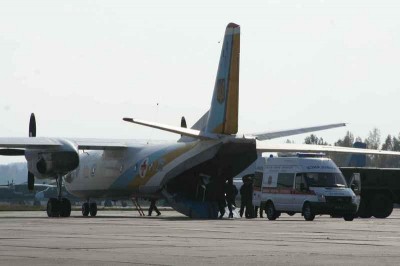 Из Крыма в Киев доставили больного солдата на самолете