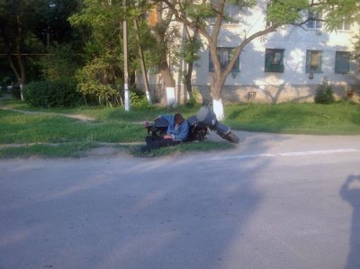Крымчанин спал в обнимку с мотоциклом