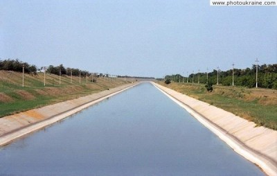 В Крыму зацвела вода в канале - ждут отравлений