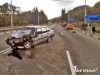 На ЮБК водитель легковушки врезался в панелевоз из-за летающей фанеры (фото)