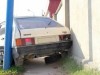 В Керчи "девятка" умудрилась впритирку влететь между домом и трубой (фото)