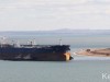 В Керчь ведут на ремонт огромный танкер (видео)
