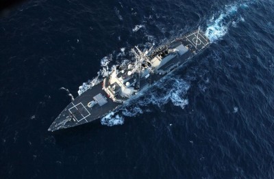 Эсминец США идет в Черное море