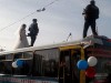 Самооборона в Крыму сыграла свадьбу на крыше автобуса (фото)