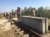 Участники блокады Крыма положили на рельсы бетон и противотанковый еж (фото)