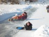 В Керчи подросток съехал с ледовой горы под колеса машины