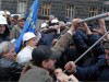 Под Кабмином шахтеры дерутся с милицией
