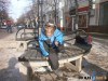 В центре Симферополя обезьяна собирает деньги на бананы