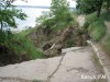 В Керчи вместо спуска к морю зияет дыра