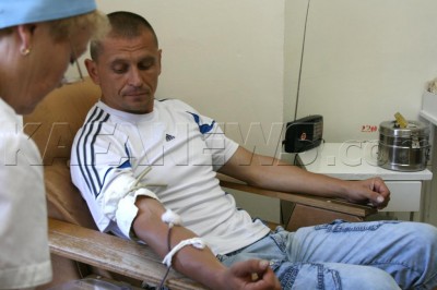 Павел пришел сдать кровь, чтобы помочь раненому при взрыве феодосийцу