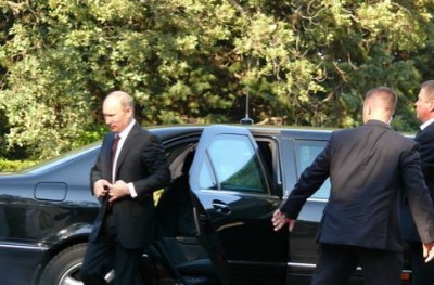 Путин приехал в Крым на 12 авто 