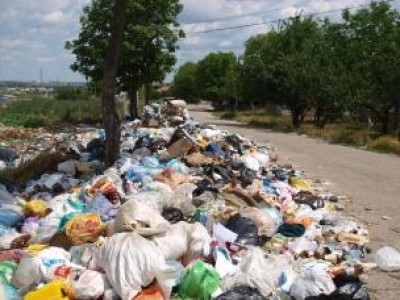 Мусоровозы Симферополя оказались очень нежными (фото Симферопольский городской совет)