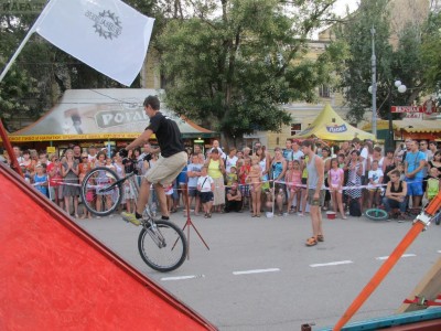 Видео с велошоу на привокзальной площади Феодосии