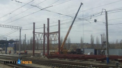 В Симферополе на мост на жд вокзале уже выложили 10 миллионов