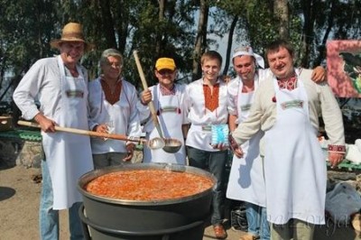 В Черкассах наварили 800 литров борща