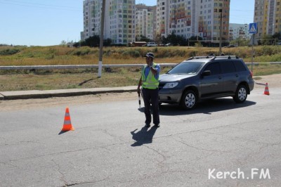 В Керчи внедорожник сломал девушке ногу